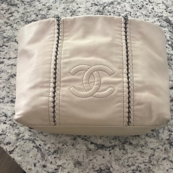 SOLD HP🎉💖Cream Chanel handbag - Picture 3 of 8